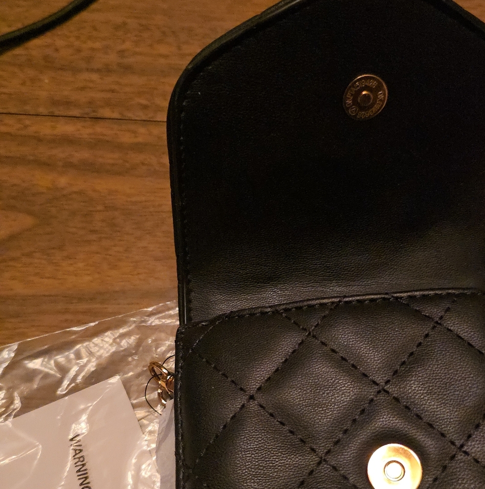 Badgley Mischka Crossbody Vegan Leather Black Quilted Phone Carry Case - Picture 5 of 7